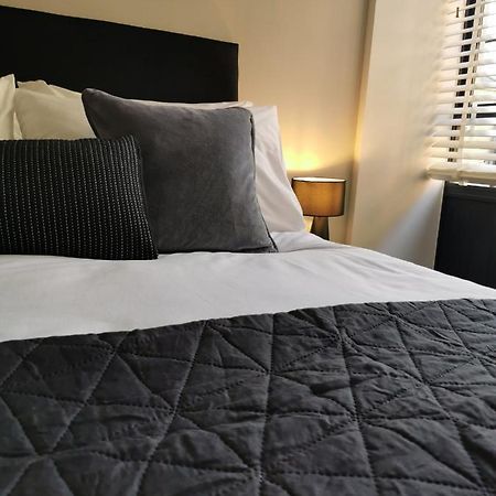 Axiom Apartment - Beautiful Stylish 2 Bed. Cheltenham Exterior photo